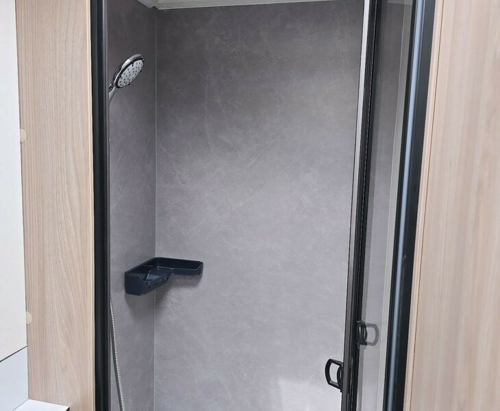 CHALLENGER EXCLUSIVE 580 GRANDE SHOWER