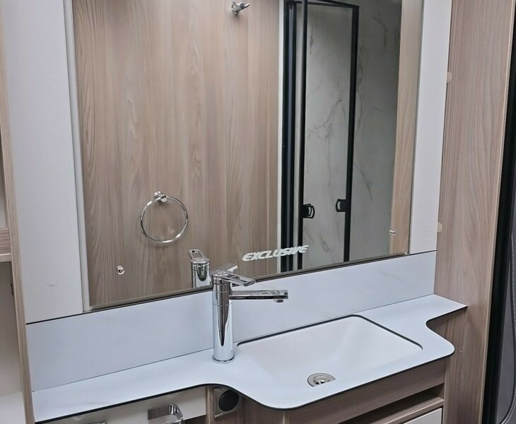 CHALLENGER EXCLUSIVE 580 GRANDE WASHROOM