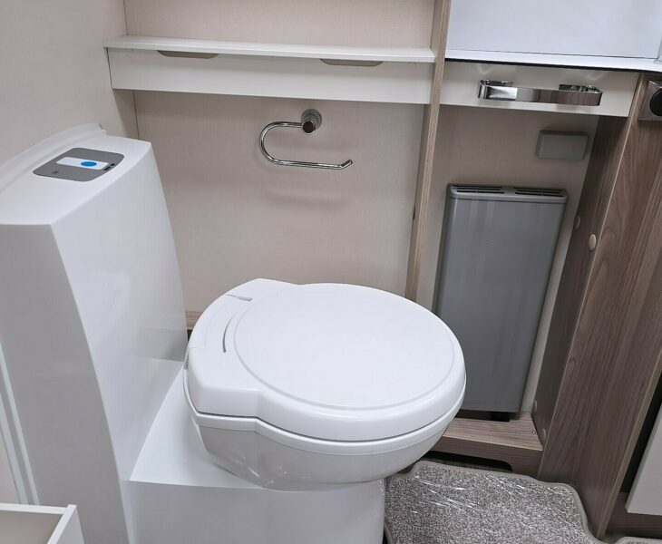 CHALLENGER EXCLUSIVE 580 GRANDE WASHROOM