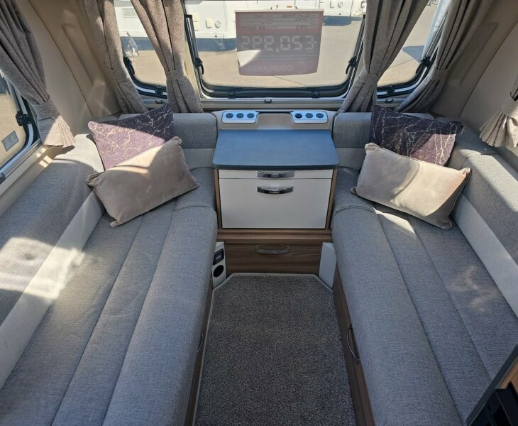2022 SWIFT FINESSE SEATING