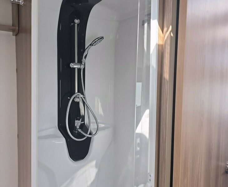 2022 SWIFT FINESSE SHOWER