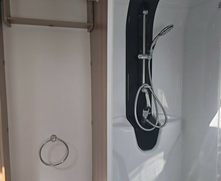 2022 SWIFT FINESSE SHOWER