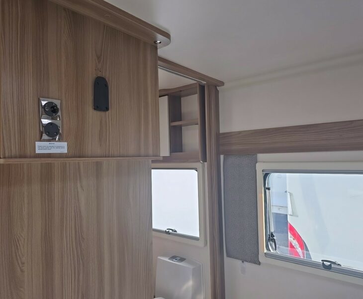 2022 SWIFT FINESSE BEDROOM