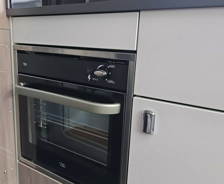 2025 CARRERA 194 OVEN