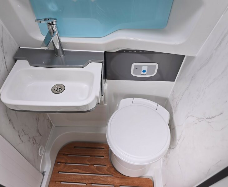 2025 CARRERA 194 WASHROOM