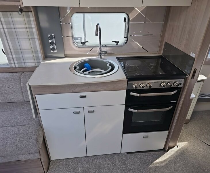 2023 SWIFT CHALLENGER 580 GRANDE KITCHEN
