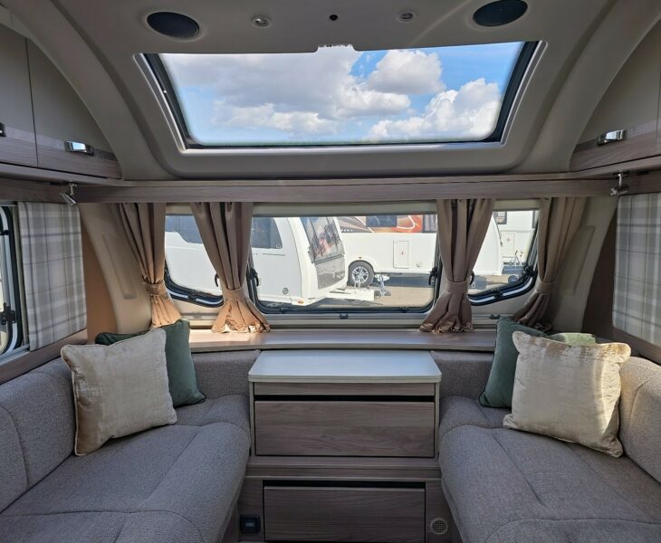 2023 SWIFT CHALLENGER 580 GRANDE LOUNGE VIEW