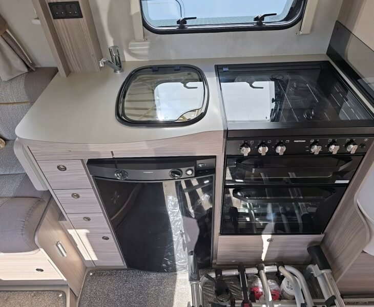 2020 ELDDIS AUTOQUEST EVOLUTION 185 KITCHEN