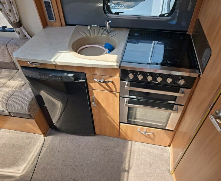 2013 SWIFT CHALLENGER 480 SE KITCHEN