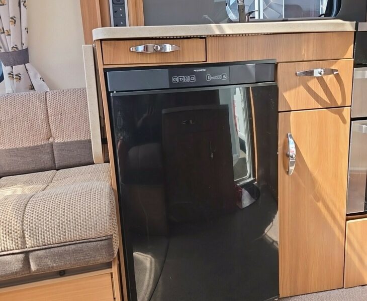 2013 SWIFT CHALLENGER 480 SE FRIDGE