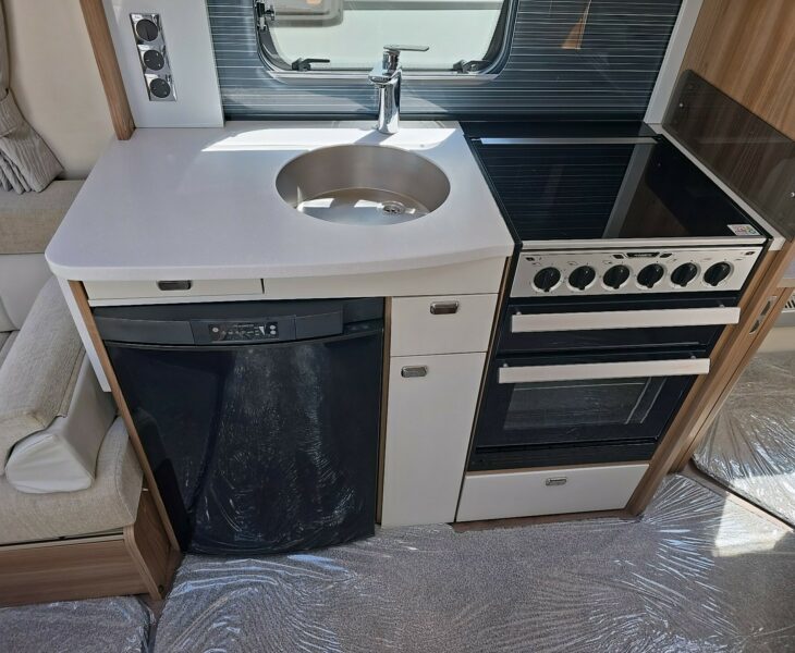 2018 BESSACARR 580 CAMEO KITCHEN