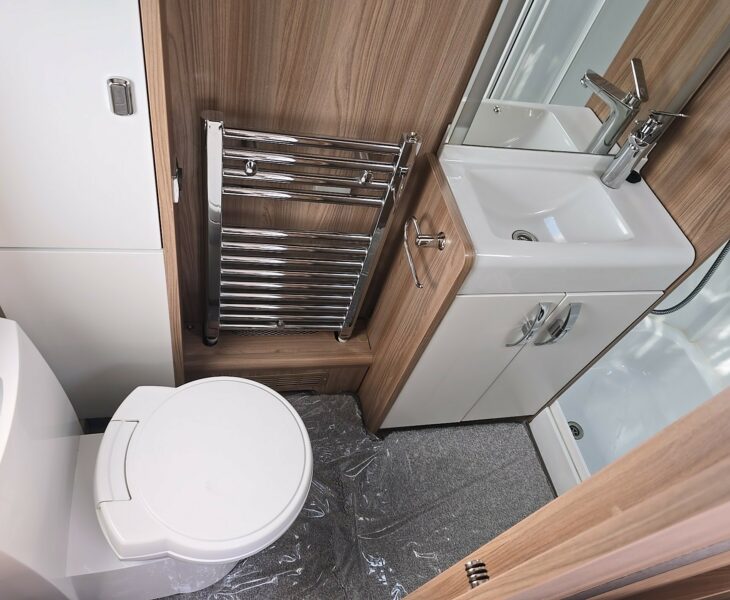 2018 BESSACARR 580 CAMEO WASHROOM