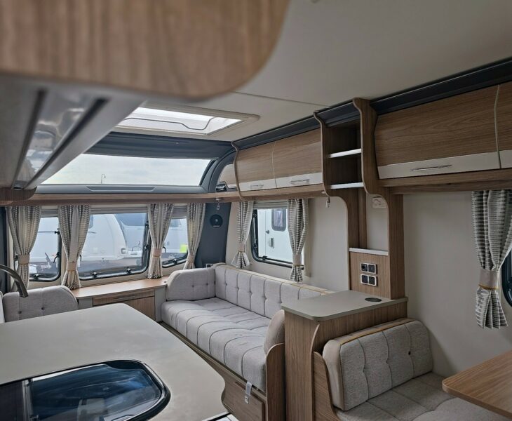 2018 COACHMAN VIP 520 ENTRANCE VIEW