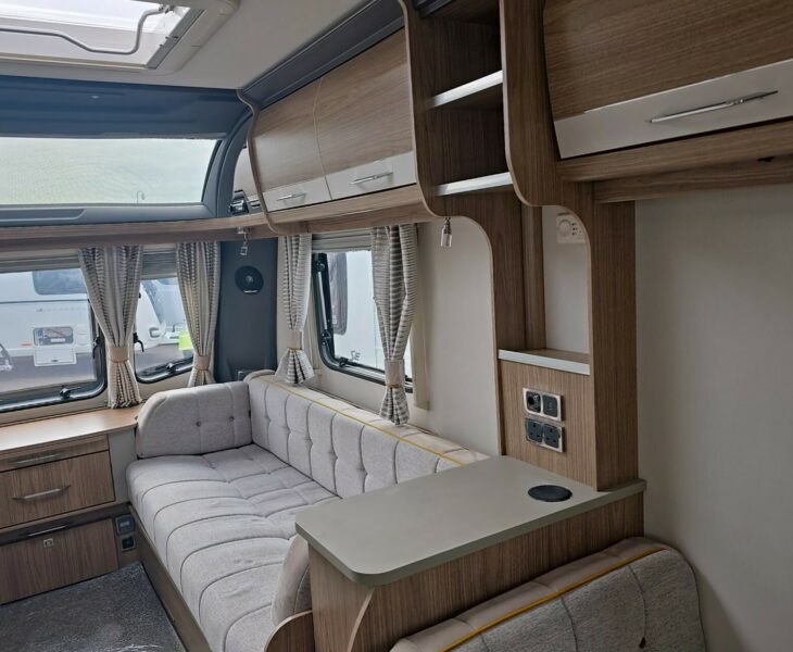 2018 COACHMAN VIP 520 VIEW