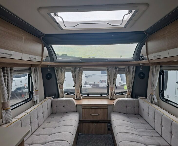 2018 COACHMAN VIP 520 LOUNGE VIEW