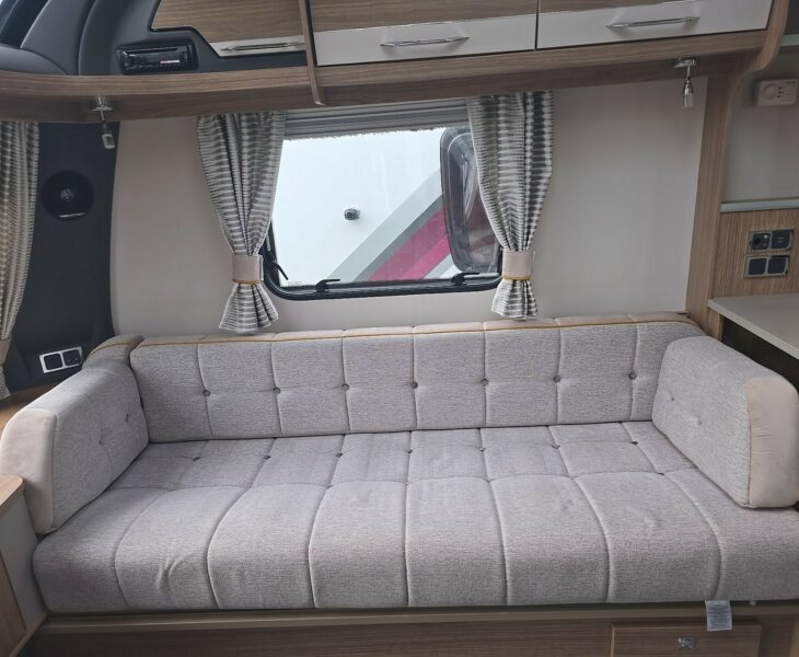 2018 COACHMAN VIP 520 SEAT
