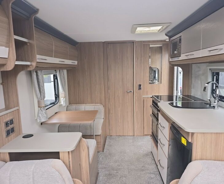 2018 COACHMAN VIP 520 FRONT TO REAR VIEW