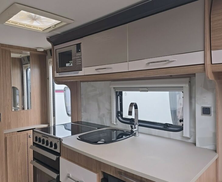 2018 COACHMAN VIP 520 KITCHEN VIEW