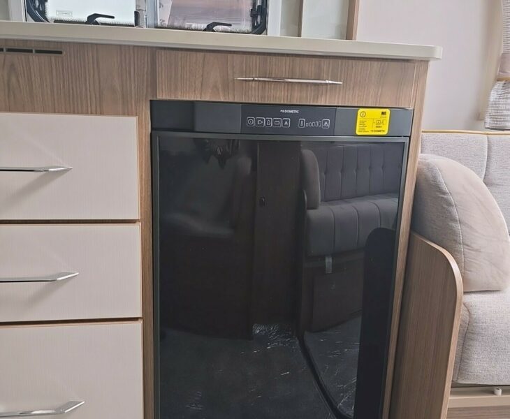 2018 COACHMAN VIP 520 FRIDGE