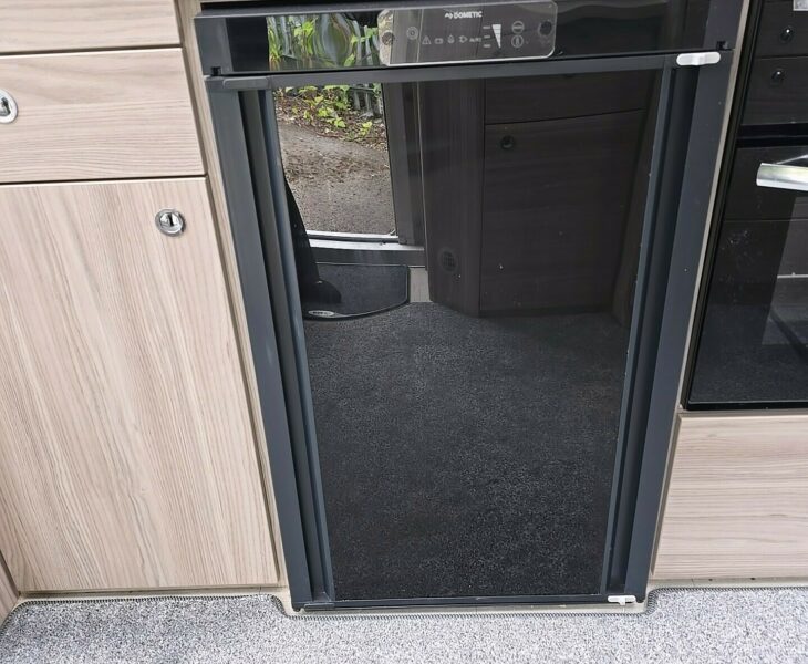 2022 ELDDIS CHATSWORTH 554 FRIDGE