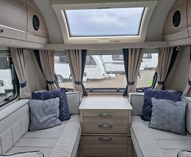2022 ELDDIS CHATSWORTH 554 LOUNGE VIEW