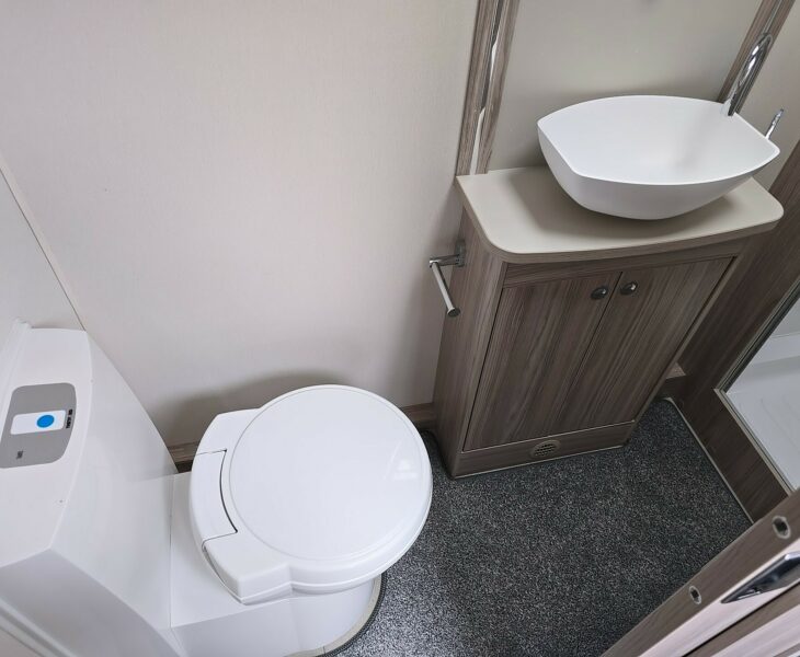 2022 ELDDIS CHATSWORTH 554 WASHROOM
