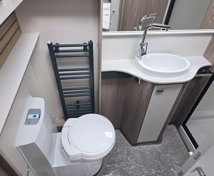 2026 SWIFT CONQUEROR 580 WASHROOM