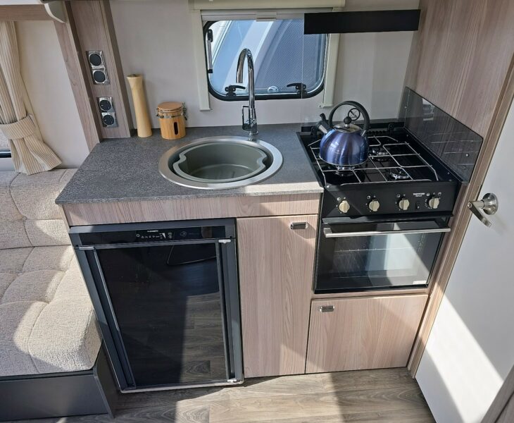 2026 SWIFT SPRITE MAJOR 4 EB KITCHEN