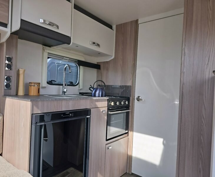2026 SWIFT SPRITE MAJOR 4 EB KITCHEN