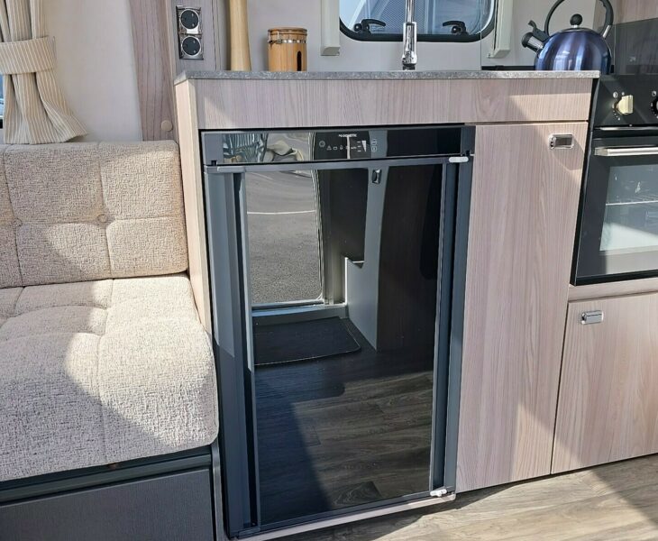2026 SWIFT SPRITE MAJOR 4 EB KITCHEN