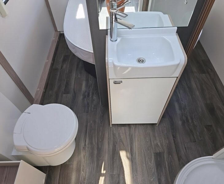 2026 SWIFT SPRITE MAJOR 4 EB WASHROOM