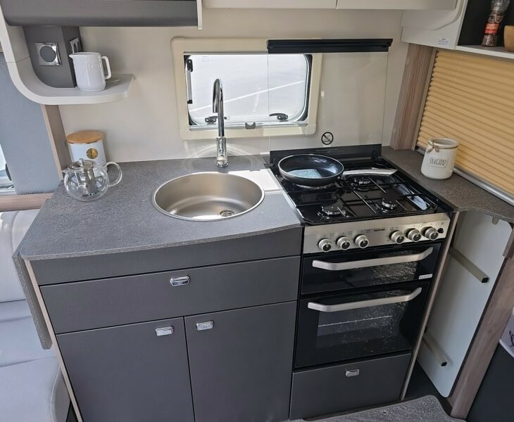 2026 SWIFT CHALLENGER 500 KITCHEN