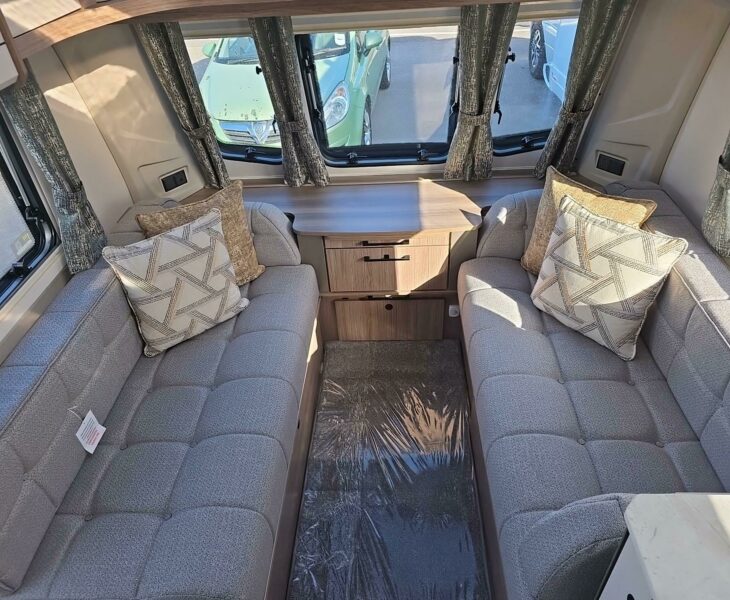 2026 COACHMAN ACADIA 545 SEATING