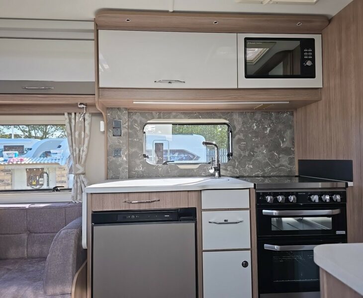 2026 COACHMAN VIP 545 ENTRANCE
