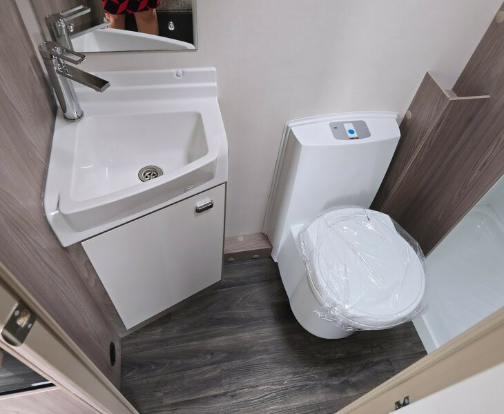 2026 SWIFT SPRITE ALPINE 4 DB WASHROOM