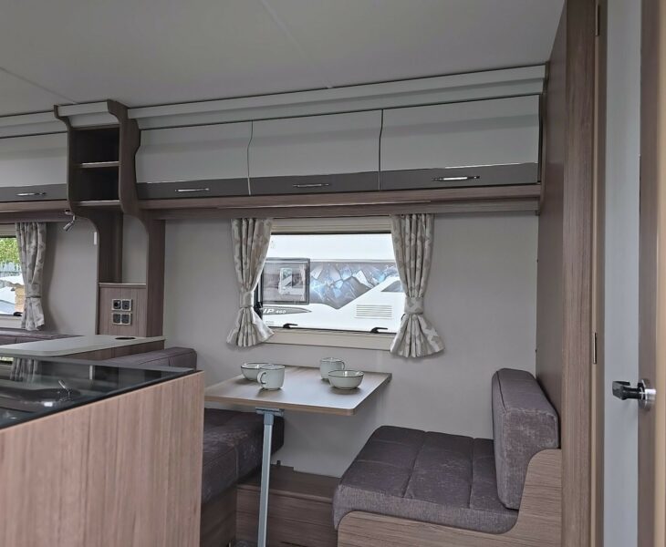 2026 COACHMAN VIP 520 ENTRANCE