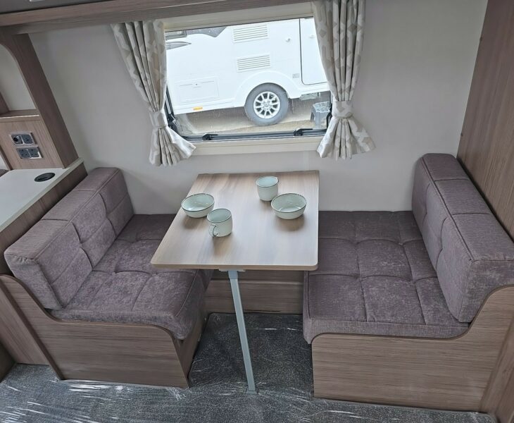 2026 COACHMAN VIP 520 DINING AREA
