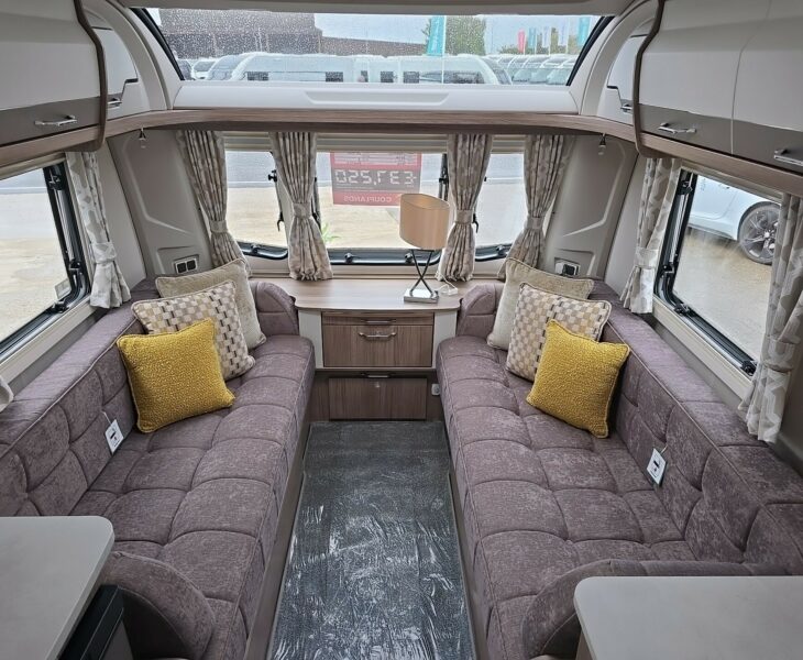 2026 COACHMAN VIP 520 SEATING