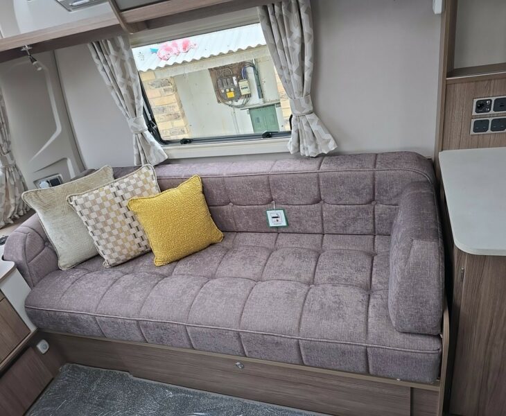 2026 COACHMAN VIP 520 SEAT