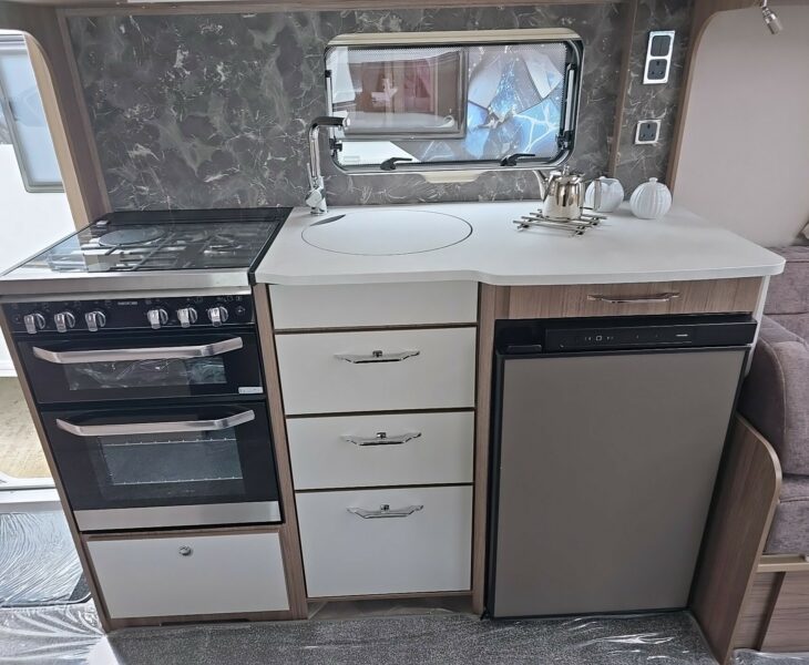 2026 COACHMAN VIP 520 KITCHEN