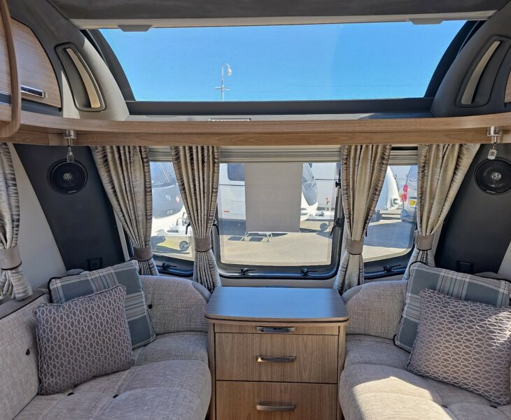 2017 COACHMAN VIP 545 LOUNGE VIEW