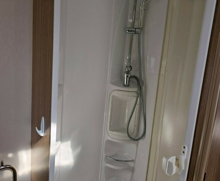 2017 COACHMAN VIP 545 SHOWER