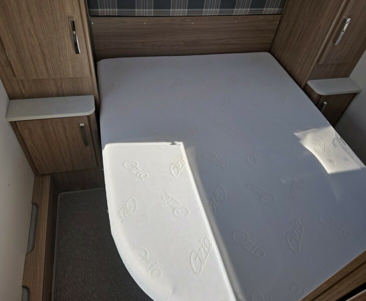2017 COACHMAN VIP 545 BED