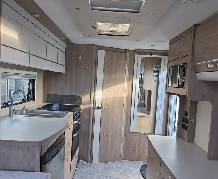 2020 COMPASS CAPIRO 520 VIEW