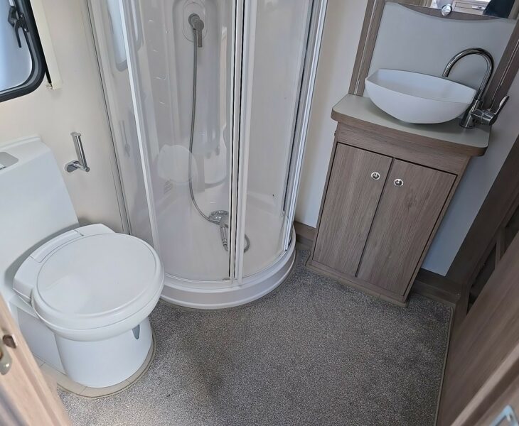 2020 COMPASS CAPIRO 520 WASHROOM