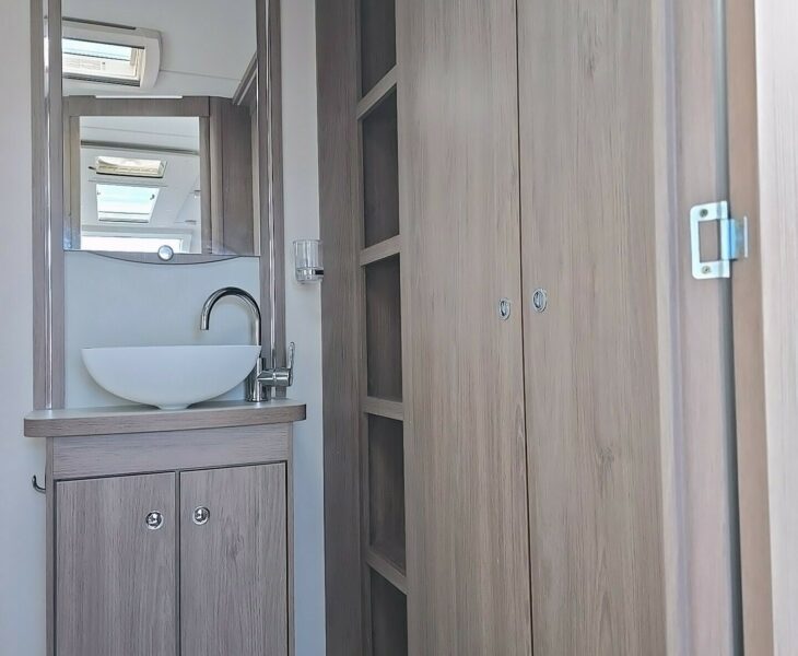 2020 COMPASS CAPIRO 520 WARDROBE