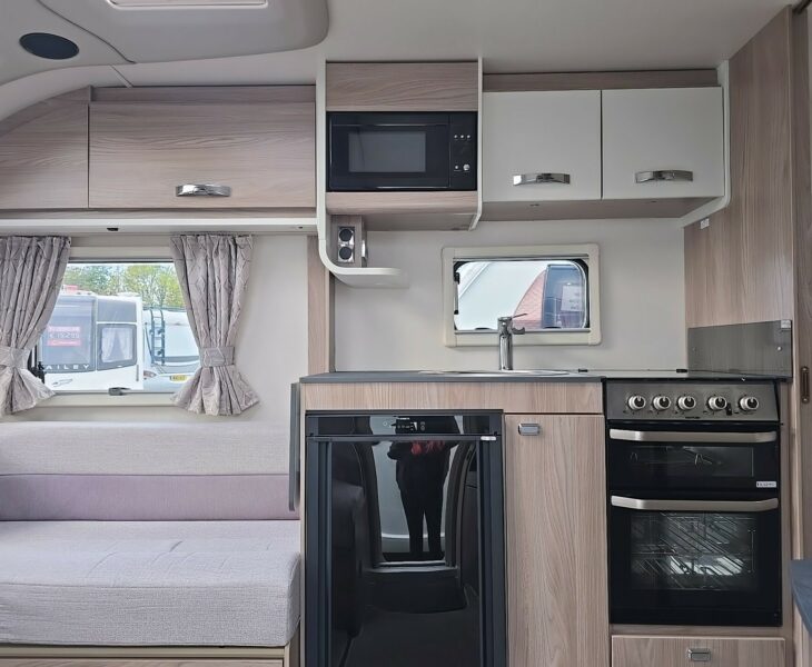 2023 SWIFT VOGUE 580 4 BERTH CARAVAN