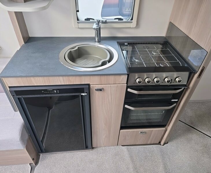 2023 SWIFT VOGUE 580 4 BERTH CARAVAN