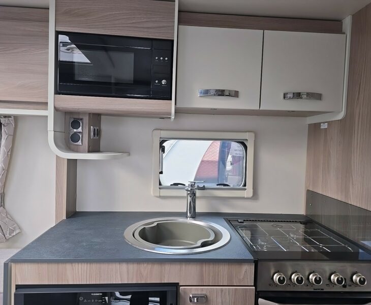 2023 SWIFT VOGUE 580 4 BERTH CARAVAN