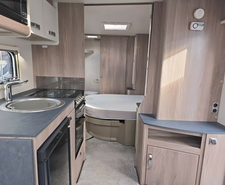2023 SWIFT VOGUE 580 4 BERTH CARAVAN